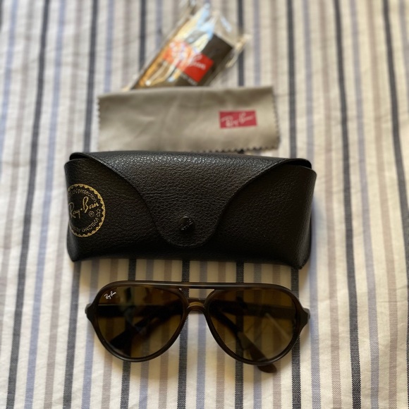 RAY-BAN Sunglasses RB4235 (authentic) - Picture 6 of 7